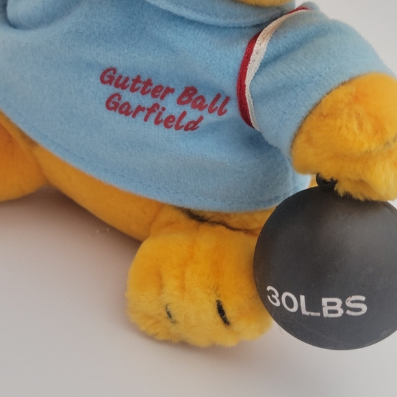 Vintage Plush Garfield the Cat Bowler with Bowling Ball with Hang Tag - Picture 2 of 4